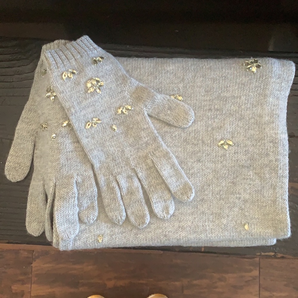 Banana Republic Italian Yarn Gray Embellished Scarf and Glove Set New!